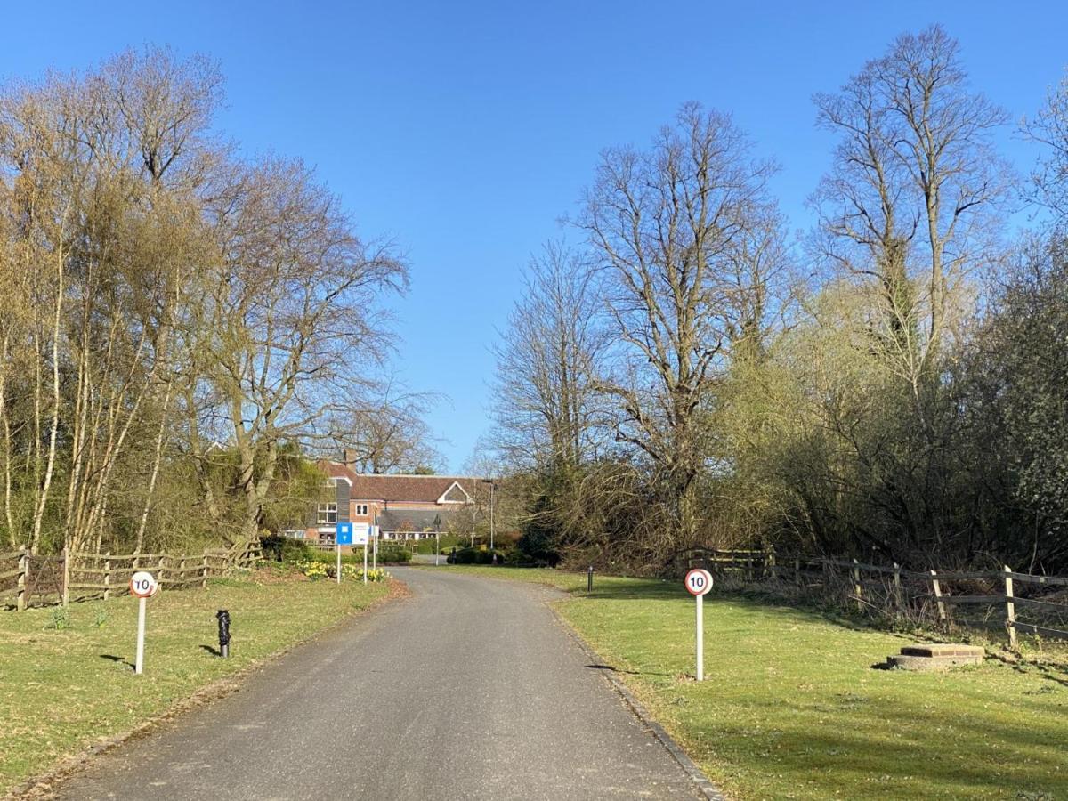 Ibis Budget Stansted Bishops Stortford Birchanger Екстериор снимка