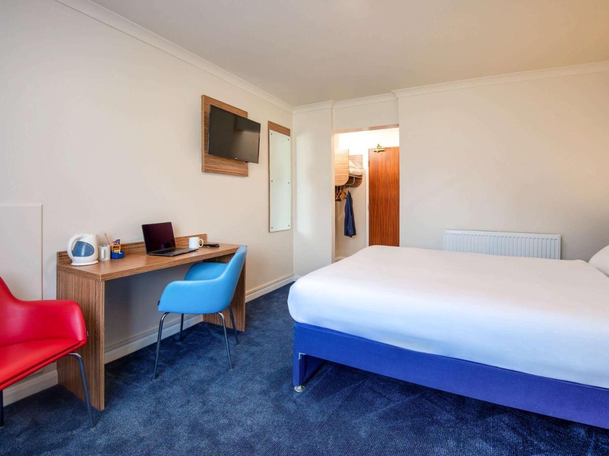 Ibis Budget Stansted Bishops Stortford Birchanger Екстериор снимка